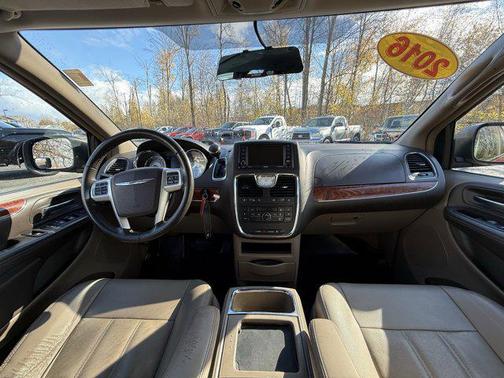 2016 Chrysler Town & Country Touring