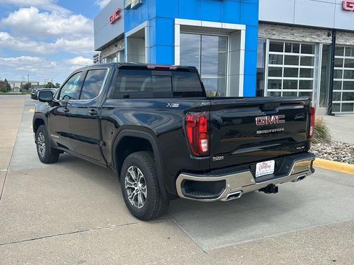 Onyx Black 2026 GMC Sierra 1500 SLE