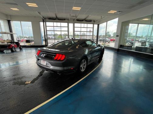 2022 Ford Mustang EcoBoost