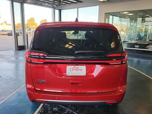 2026 Chrysler Pacifica L