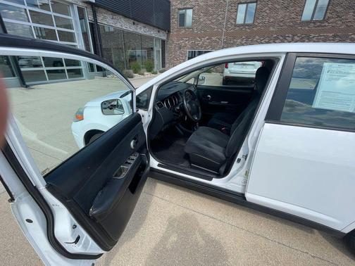 2010 Nissan Versa 1.8 S
