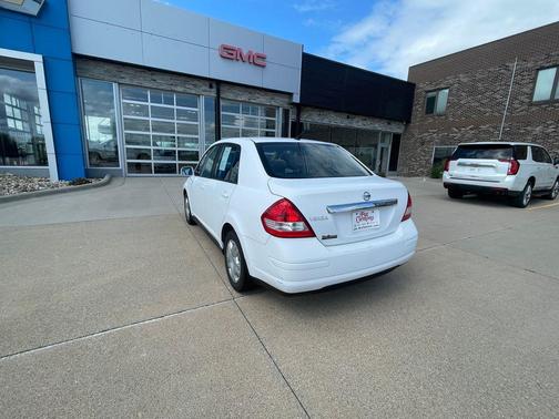 2010 Nissan Versa 1.8 S