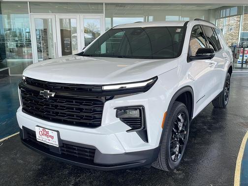 Summit White 2026 Chevrolet Traverse LT