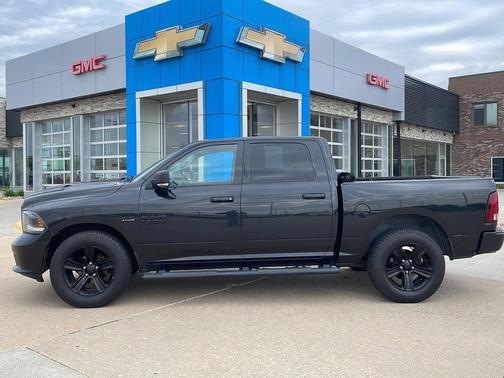 Brilliant Black Crystal Pearl 2015 RAM 1500 Sport
