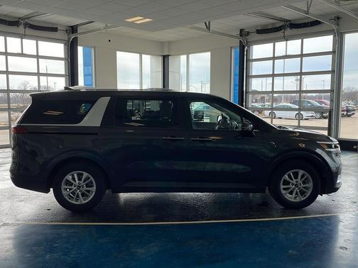 2022 Kia Carnival LX