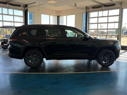 Diamond Black Crystal Pearlcoat 2026 Jeep Grand Cherokee L 85th Anniversary Edition 4x4