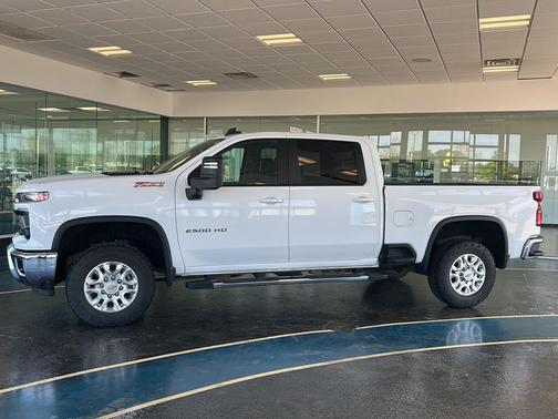 Summit White 2024 Chevrolet Silverado 2500 LT