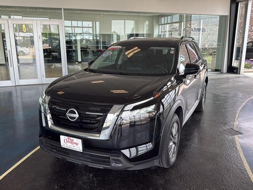 Super Black 2025 Nissan Pathfinder SV 4WD