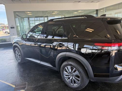Super Black 2025 Nissan Pathfinder SV 4WD