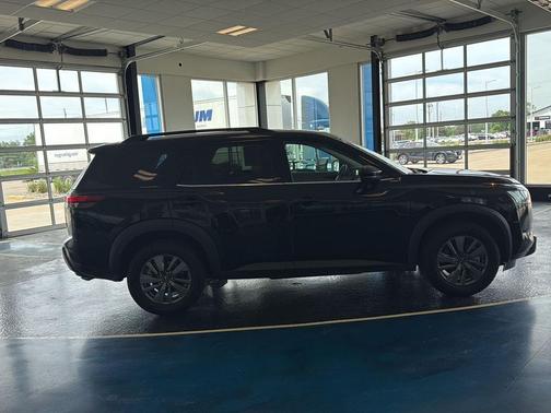 Super Black 2025 Nissan Pathfinder SV 4WD