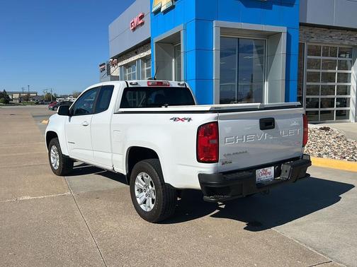 Summit White 2022 Chevrolet Colorado LT