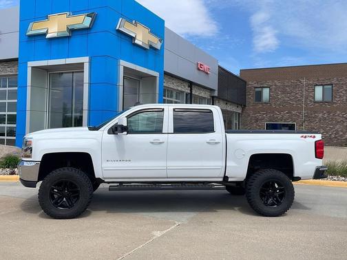 Summit White 2018 Chevrolet Silverado 1500 1LT