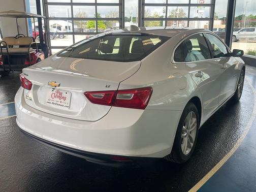 Summit White 2018 Chevrolet Malibu LT