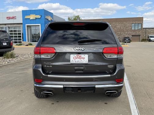 Granite Crystal Metallic Clearcoat 2017 Jeep Grand Cherokee Summit