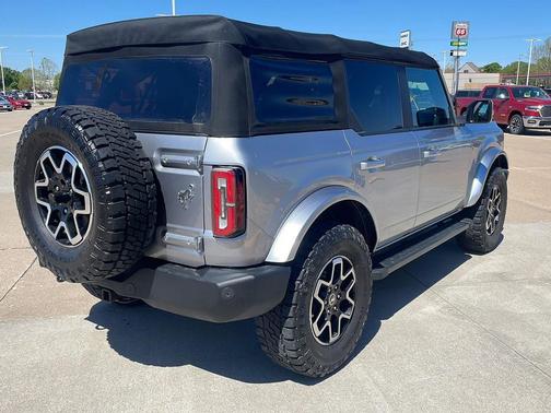 Iconic Silver Metallic 2022 Ford Bronco Outer Banks
