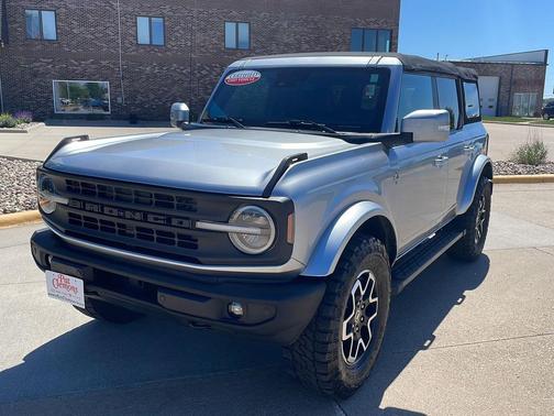 Iconic Silver Metallic 2022 Ford Bronco Outer Banks