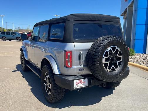 Iconic Silver Metallic 2022 Ford Bronco Outer Banks