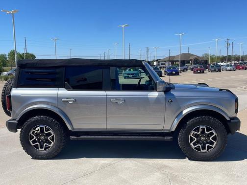Iconic Silver Metallic 2022 Ford Bronco Outer Banks