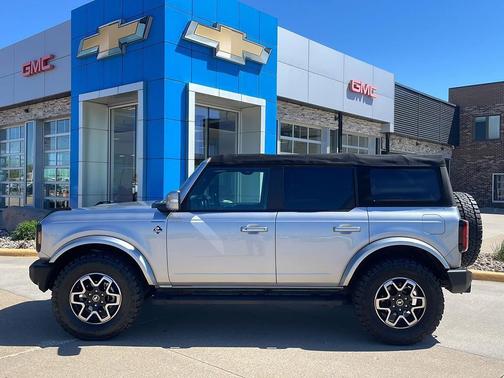 Iconic Silver Metallic 2022 Ford Bronco Outer Banks