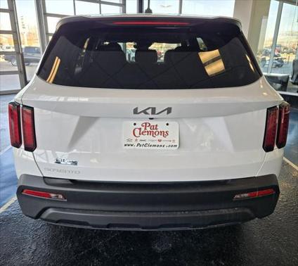 2023 Kia Sorento LX