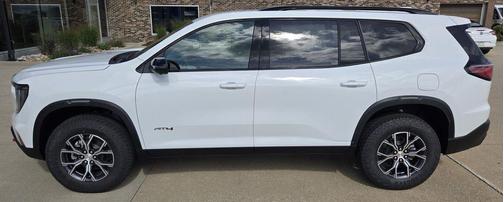 2026 GMC Acadia AWD AT4