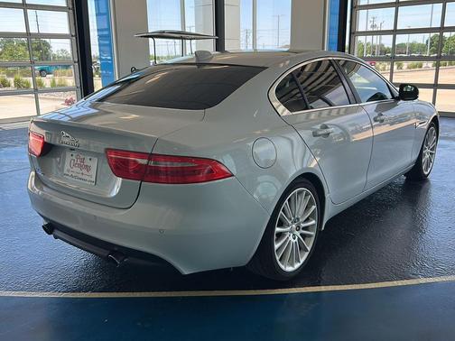 Glacier White Metallic 2017 Jaguar XE 35t First Edition