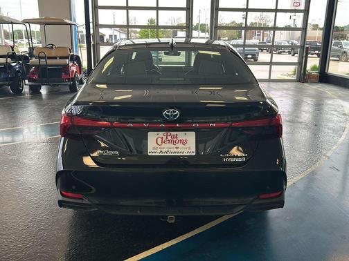 Midnight Black Metallic 2019 Toyota Avalon Hybrid Limited