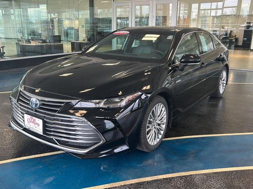 Midnight Black Metallic 2019 Toyota Avalon Hybrid Limited