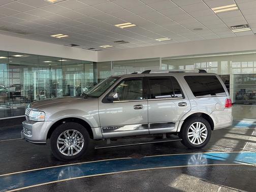 2008 Lincoln Navigator Base