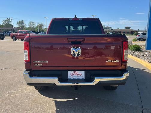 Delmonico Red Pearlcoat 2022 RAM 1500 Big Horn/Lone Star