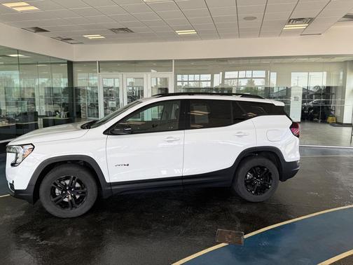 Summit White 2024 GMC Terrain AWD AT4