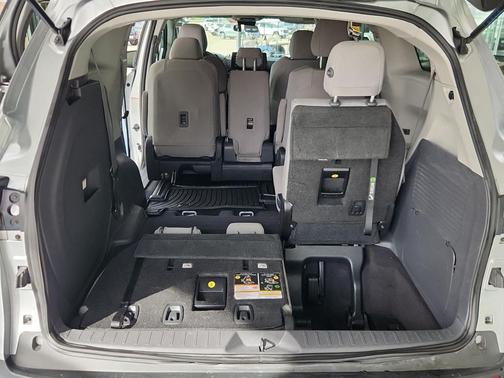 2022 Toyota Sienna LE