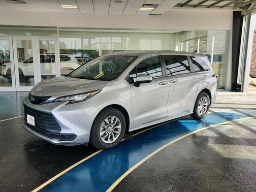 2022 Toyota Sienna LE