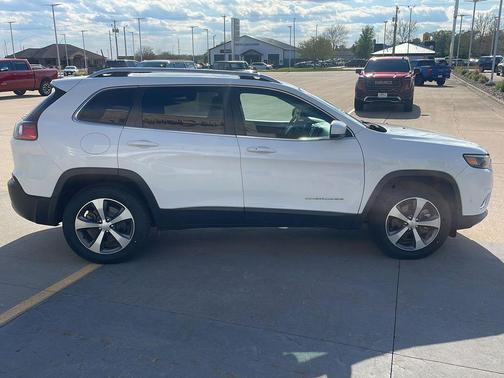 Bright White Clearcoat 2021 Jeep Cherokee Limited