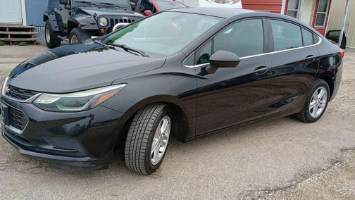 Mosaic Black Metallic 2017 Chevrolet Cruze LT