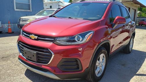 RED 2022 Chevrolet Trax LT