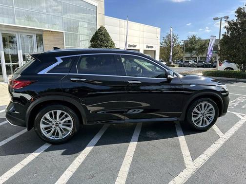 2023 INFINITI QX50 LUXE