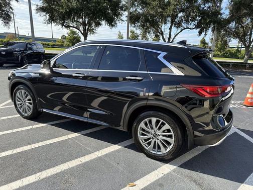 2023 INFINITI QX50 LUXE