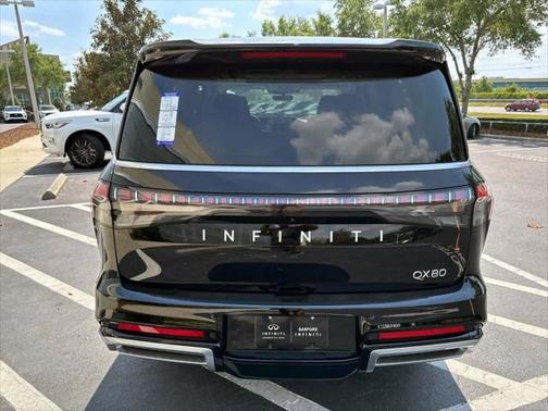 2025 INFINITI QX80 Luxe