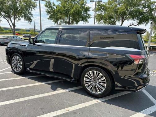 2025 INFINITI QX80 Luxe