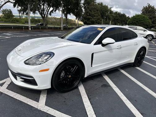 2018 Porsche Panamera 4