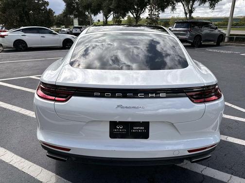 2018 Porsche Panamera 4