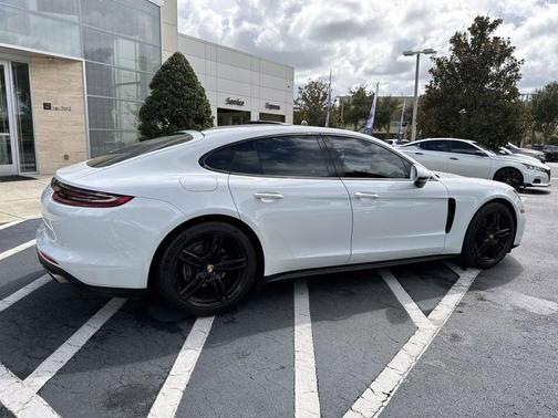 2018 Porsche Panamera 4