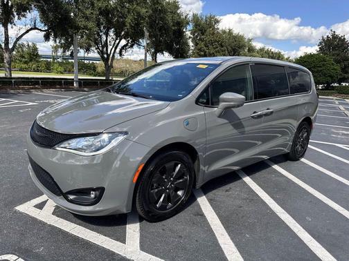 2020 Chrysler Pacifica Hybrid Touring L