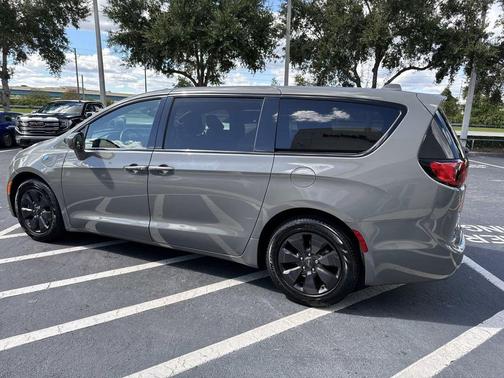 2020 Chrysler Pacifica Hybrid Touring L
