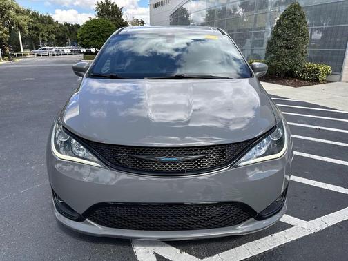 2020 Chrysler Pacifica Hybrid Touring L