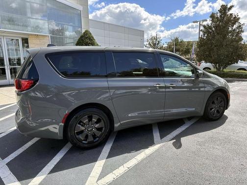 2020 Chrysler Pacifica Hybrid Touring L