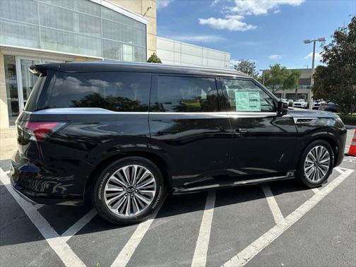 2025 INFINITI QX80 Luxe