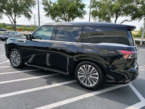 2025 INFINITI QX80 Luxe