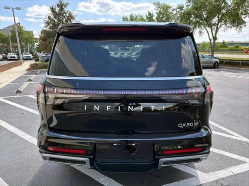 2025 INFINITI QX80 Luxe